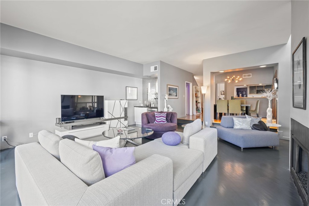 620 Harbor Street, Unit 6 Venice, CA 90291 - Photo 18 of 64 Living room