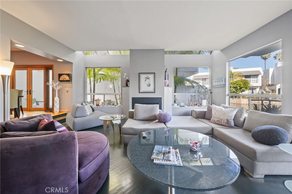 620 Harbor Street, Unit 6 Venice, CA 90291 - Photo 19 of 64 Living room