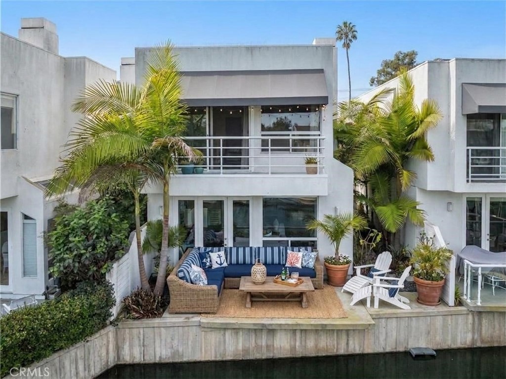 620 Harbor Street, Unit 6 Venice, CA 90291 - Photo 3 of 64 AI enhanced rear south facing view