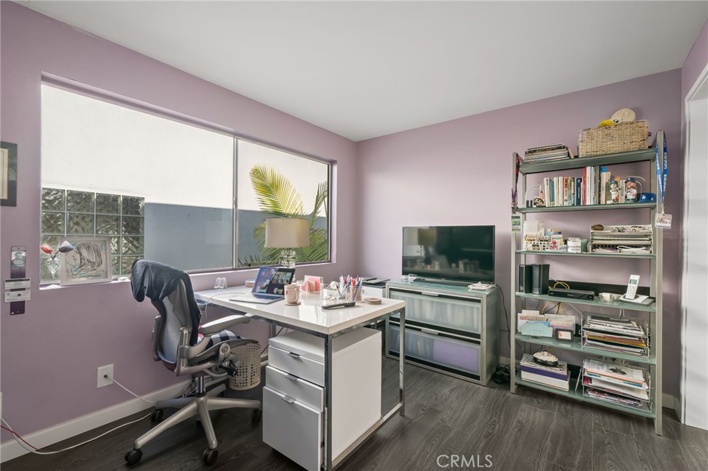 620 Harbor Street, Unit 6 Venice, CA 90291 - Photo 30 of 64 Bedroom 2- could also be a work area, meditation/prayer room, or play area.