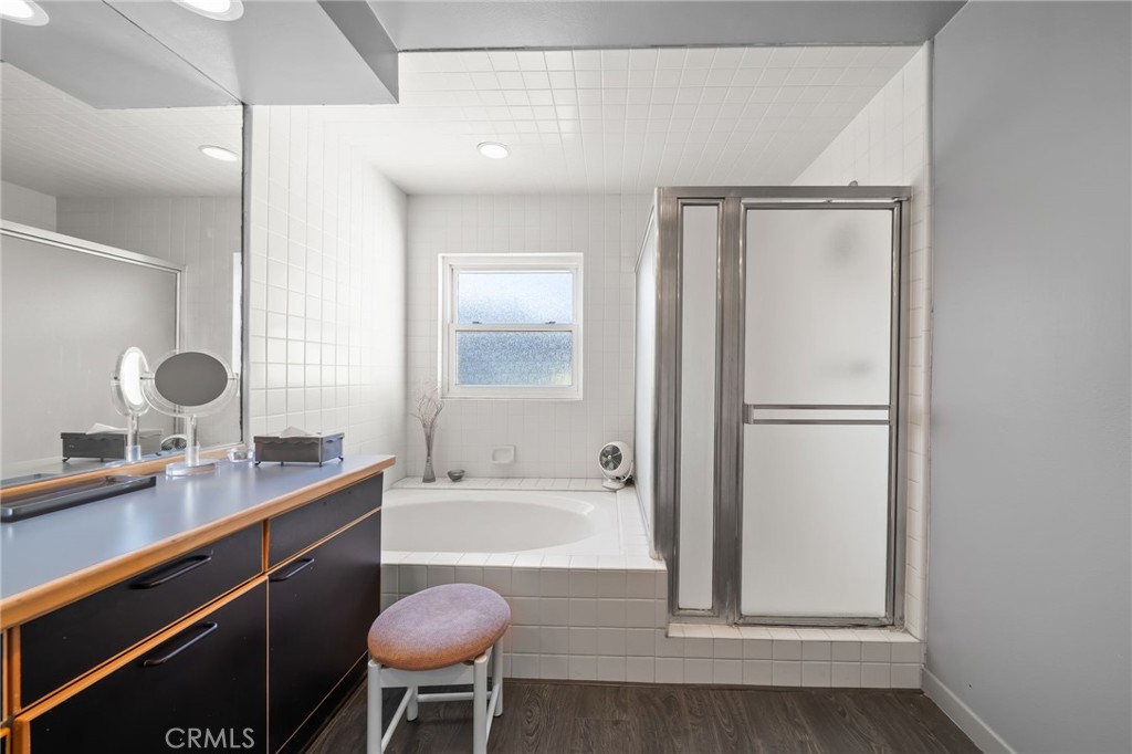 620 Harbor Street, Unit 6 Venice, CA 90291 - Photo 33 of 64 Bathroom 3- customizable also can add dual vanity