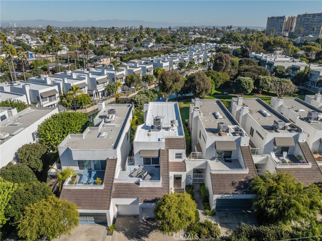 620 Harbor Street, Unit 6 Venice, CA 90291 - Photo 49 of 64 North facing front of home aerial