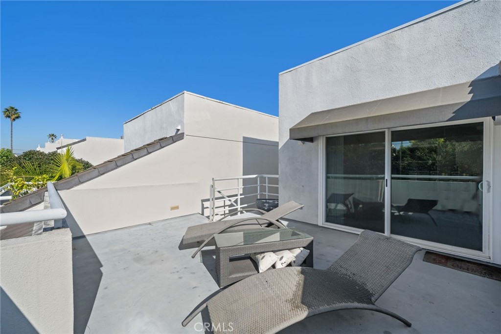 620 Harbor Street, Unit 6 Venice, CA 90291 - Photo 59 of 64 Balcony above garage private exit from bedroom 3 or from garage or side yard