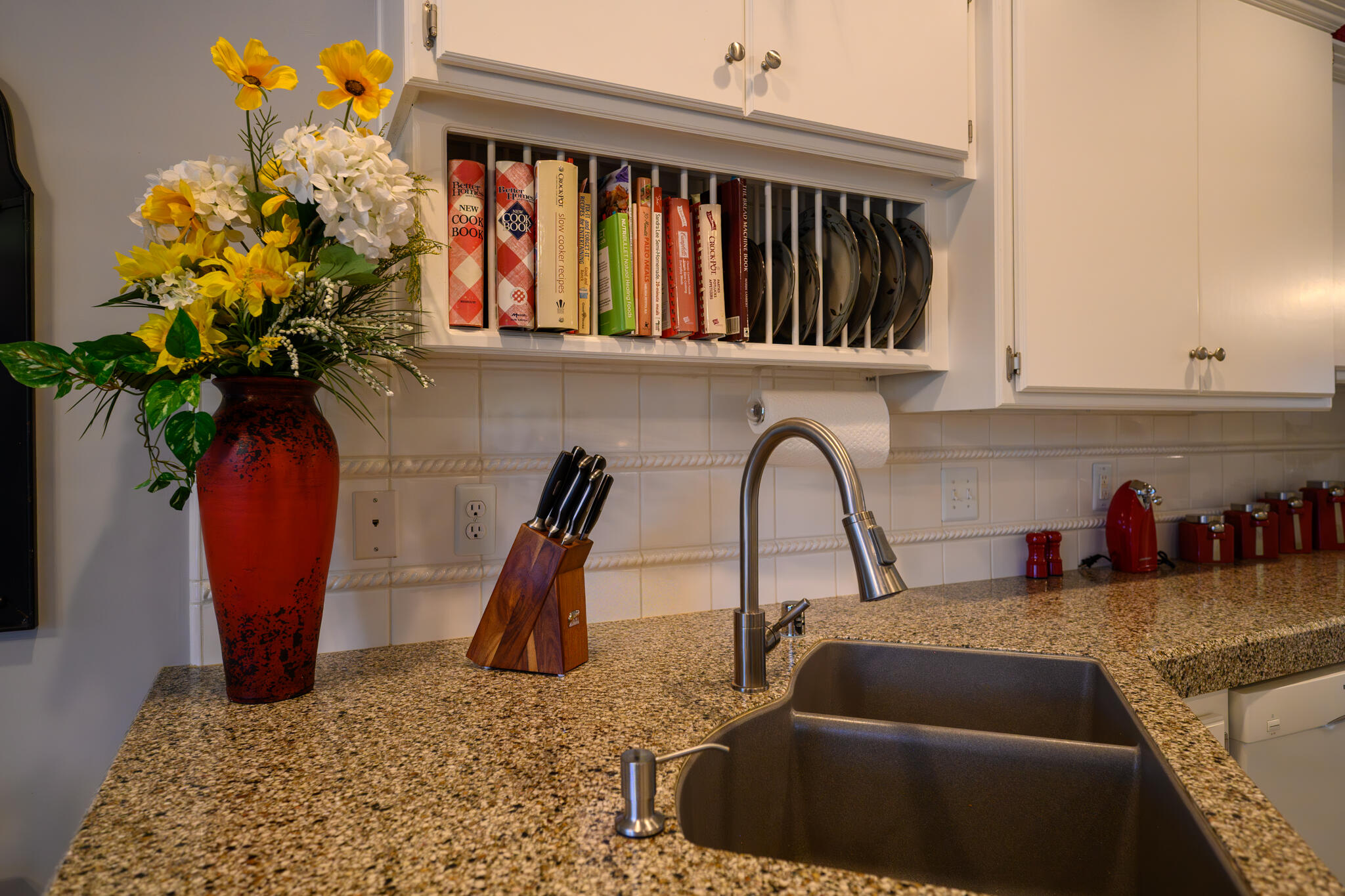 2071 Hope Lane Redding, CA 96003 - Photo 23 of 45 a view of two chair in a room