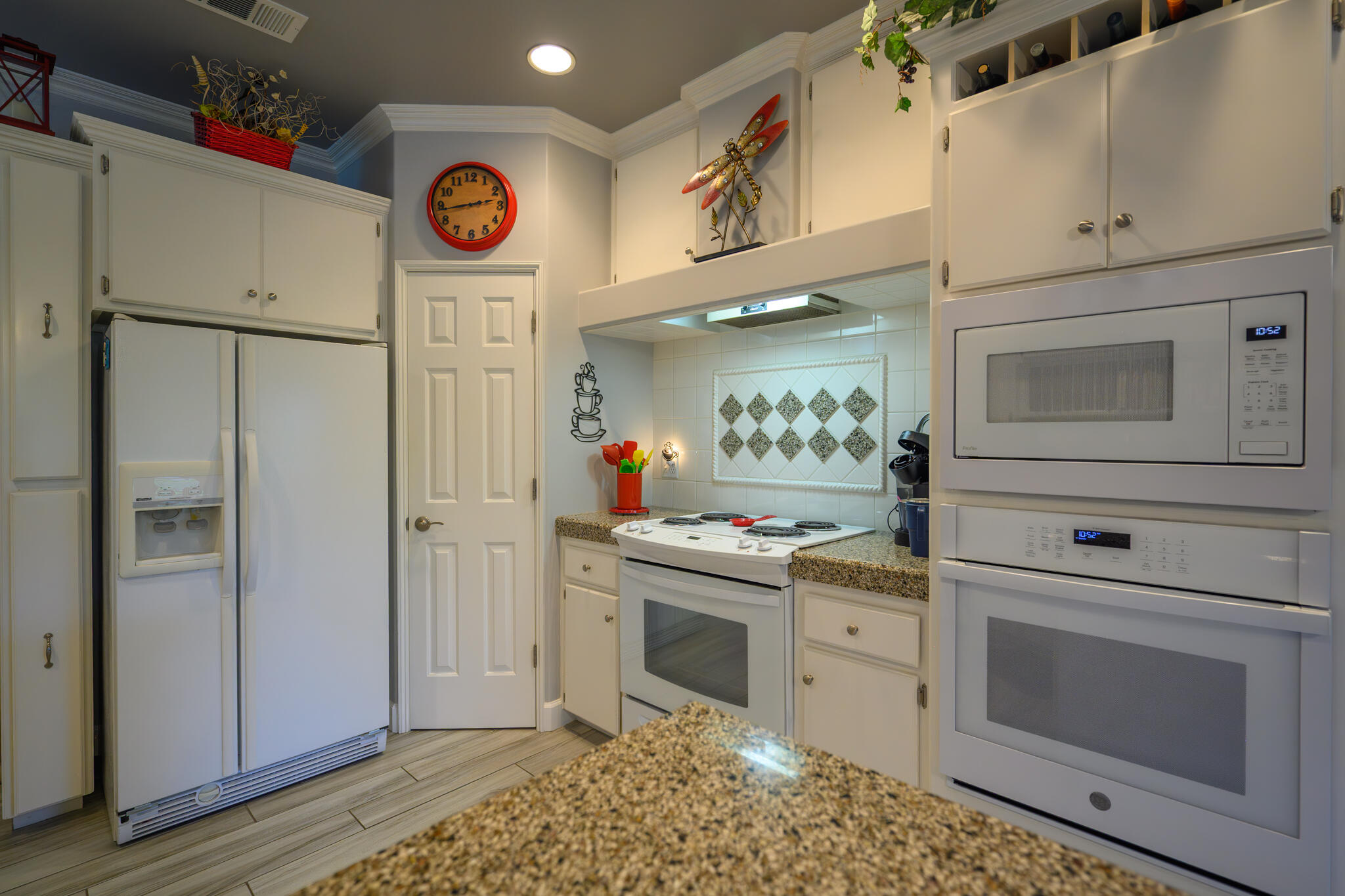 2071 Hope Lane Redding, CA 96003 - Photo 25 of 45 a kitchen with stainless steel appliances granite countertop a stove and a refrigerator