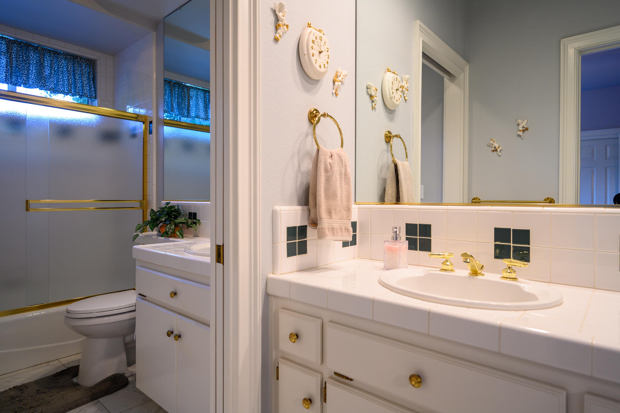 2071 Hope Lane Redding, CA 96003 - Photo 32 of 45 a bathroom with a sink a toilet and shower