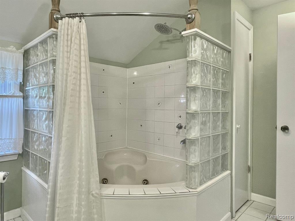 2807 Gravel Ridge Drive Rochester Hills, MI 48307 - Photo 25 of 45