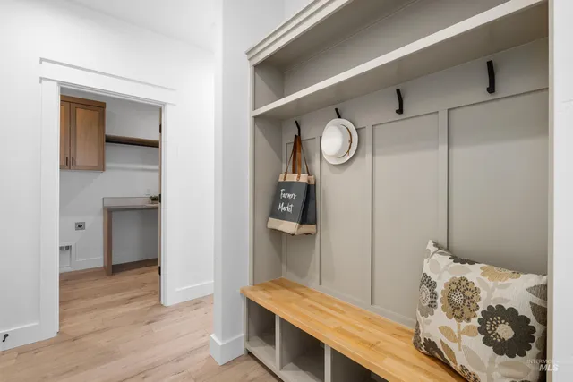 $799,900 | 5665 South Snowden Avenue, Meridian, ID 83642