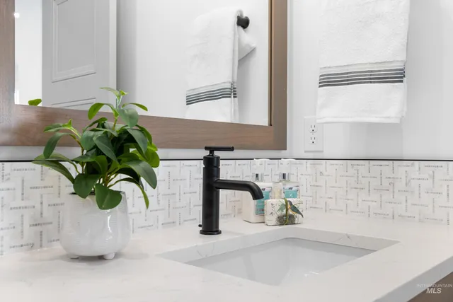 $799,900 | 5665 South Snowden Avenue, Meridian, ID 83642