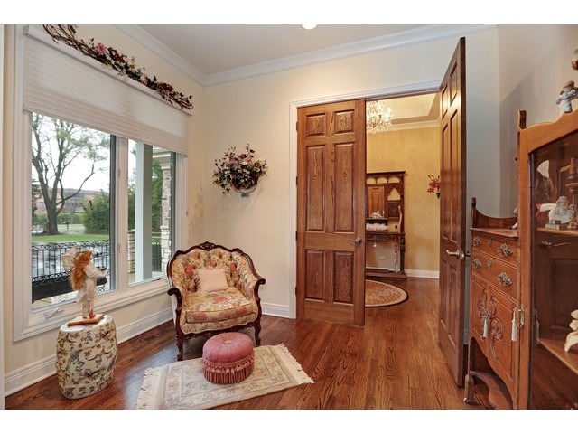 6350 Clarendon Hills Road Willowbrook, IL 60527 - Photo 12 of 25 a picture of a table and a couch in a living room