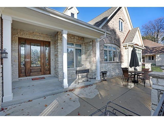 6350 Clarendon Hills Road Willowbrook, IL 60527 - Photo 25 of 25 a view of living area with seating space