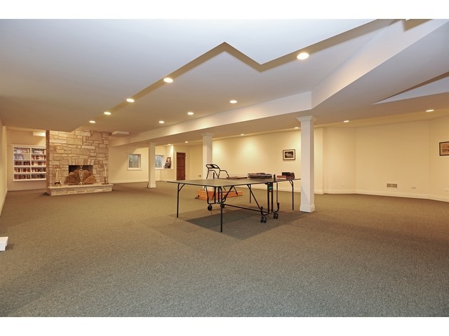 6350 Clarendon Hills Road Willowbrook, IL 60527 - Photo 10 of 25 a living room with furniture and a table