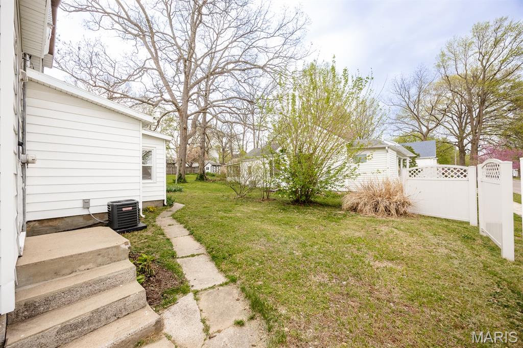 220 South St Clair Street Lebanon, IL 62254 - Photo 28 of 29