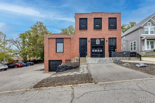 $975,000 | 3723 Commonwealth Avenue, Maplewood, MO 63143