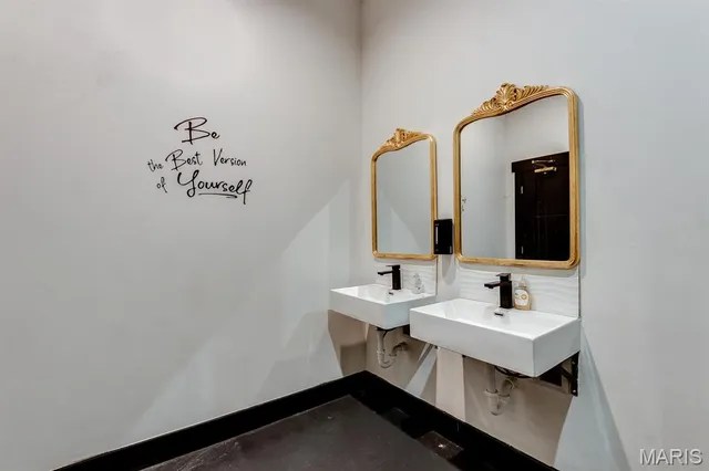 $975,000 | 3723 Commonwealth Avenue, Maplewood, MO 63143