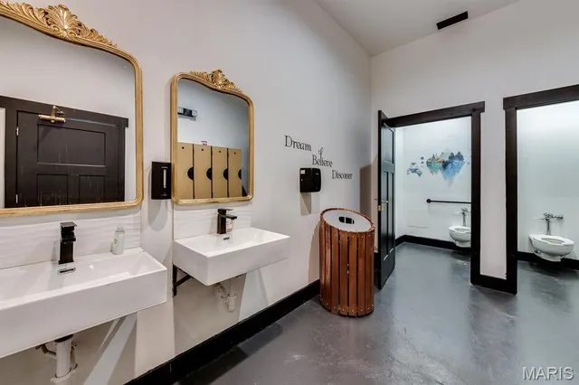 $975,000 | 3723 Commonwealth Avenue, Maplewood, MO 63143