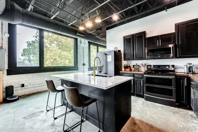 $975,000 | 3723 Commonwealth Avenue, Maplewood, MO 63143