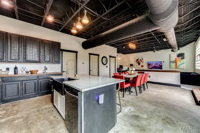 $975,000 | 3723 Commonwealth Avenue, Maplewood, MO 63143