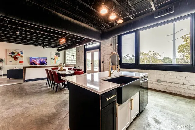 $975,000 | 3723 Commonwealth Avenue, Maplewood, MO 63143