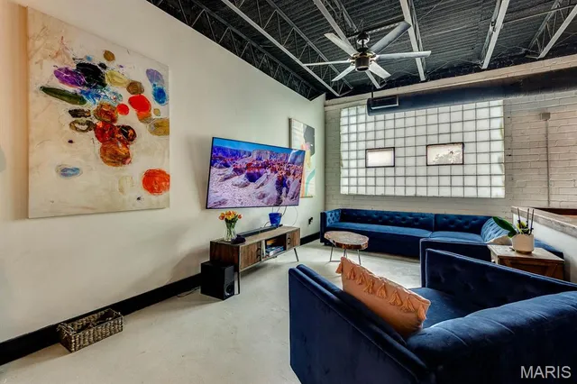 $975,000 | 3723 Commonwealth Avenue, Maplewood, MO 63143