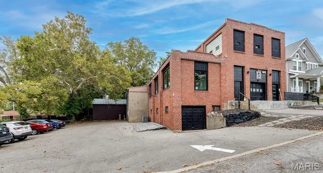$975,000 | 3723 Commonwealth Avenue, Maplewood, MO 63143