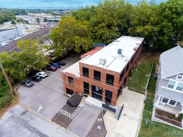 $975,000 | 3723 Commonwealth Avenue, Maplewood, MO 63143