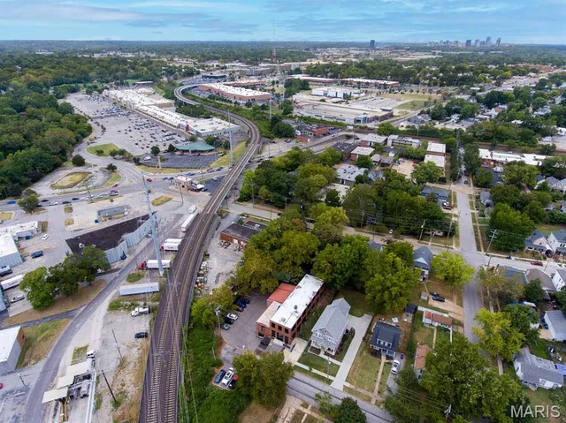 $975,000 | 3723 Commonwealth Avenue, Maplewood, MO 63143