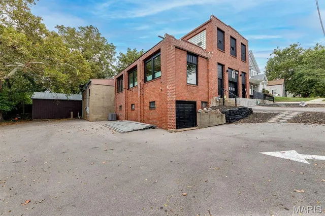 $975,000 | 3723 Commonwealth Avenue, Maplewood, MO 63143