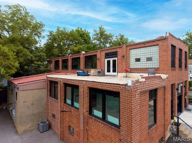 $975,000 | 3723 Commonwealth Avenue, Maplewood, MO 63143