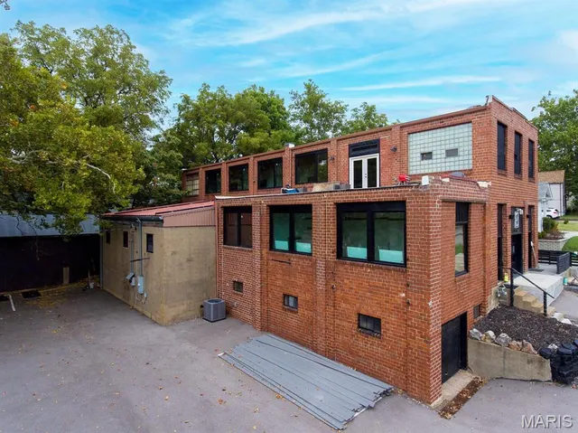 $975,000 | 3723 Commonwealth Avenue, Maplewood, MO 63143