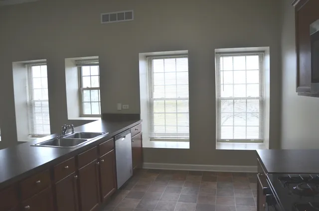 $1,425 | 2026 North 3372nd Road, Unit 503, Ottawa, IL 61350