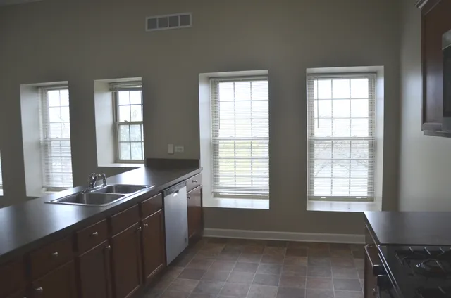 $1,425 | 2026 North 3372nd Road, Unit 503, Ottawa, IL 61350