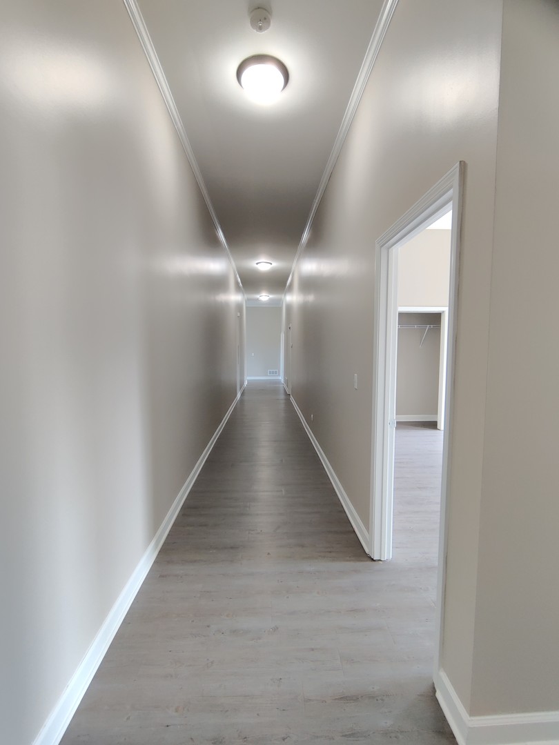 2026 North 3372nd Road, Unit 503 Ottawa, IL 61350 - Photo 3 of 49 an entryway in a hallway