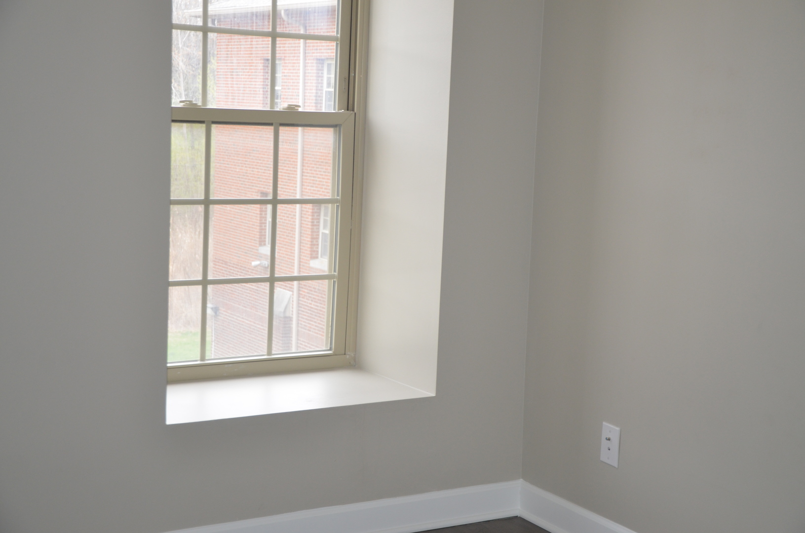 2026 North 3372nd Road, Unit 503 Ottawa, IL 61350 - Photo 39 of 49 an empty room with a window