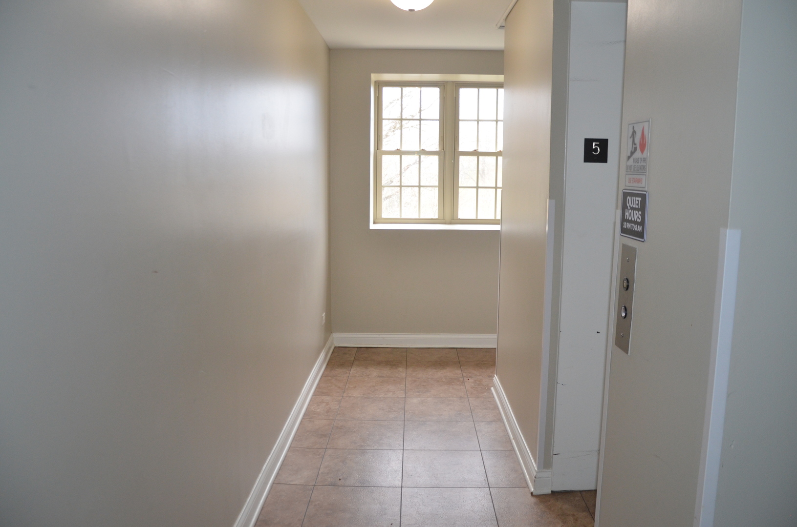 2026 North 3372nd Road, Unit 503 Ottawa, IL 61350 - Photo 47 of 49 an empty room with windows