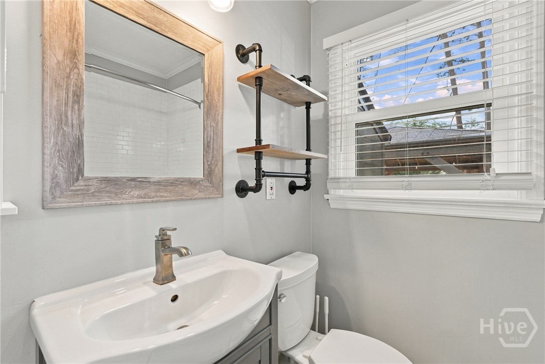 209 Brandywine Road Savannah, GA 31405 - Photo 29 of 45 HALLWAY FULL BATH