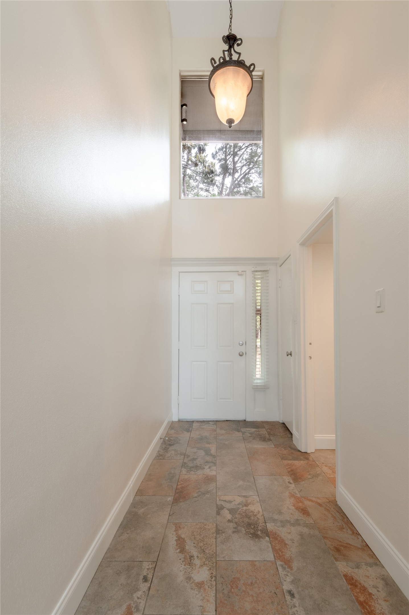 208 Waters Edge Huntsville, TX 77340 - Photo 4 of 28