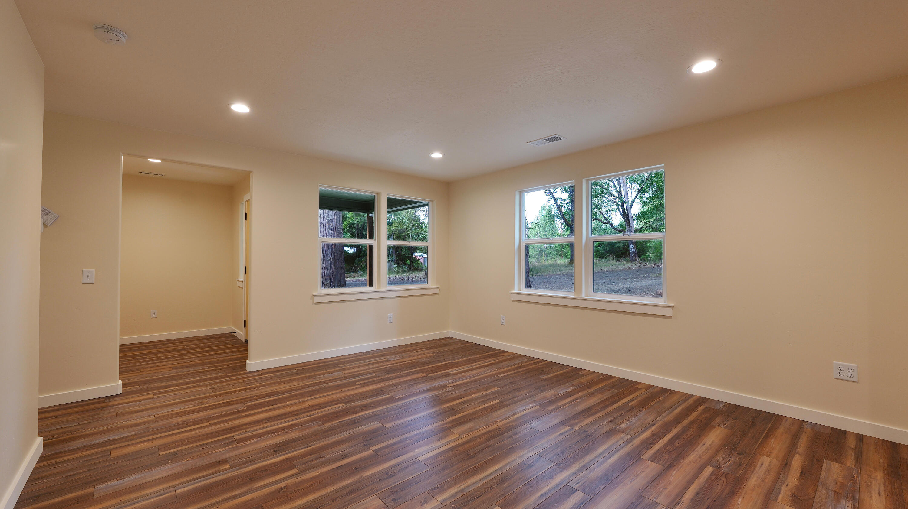 769 Mather Road Prospect, OR 97536 - Photo 6 of 70 Living Room