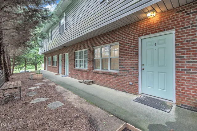 a picture of a bench in a shelf