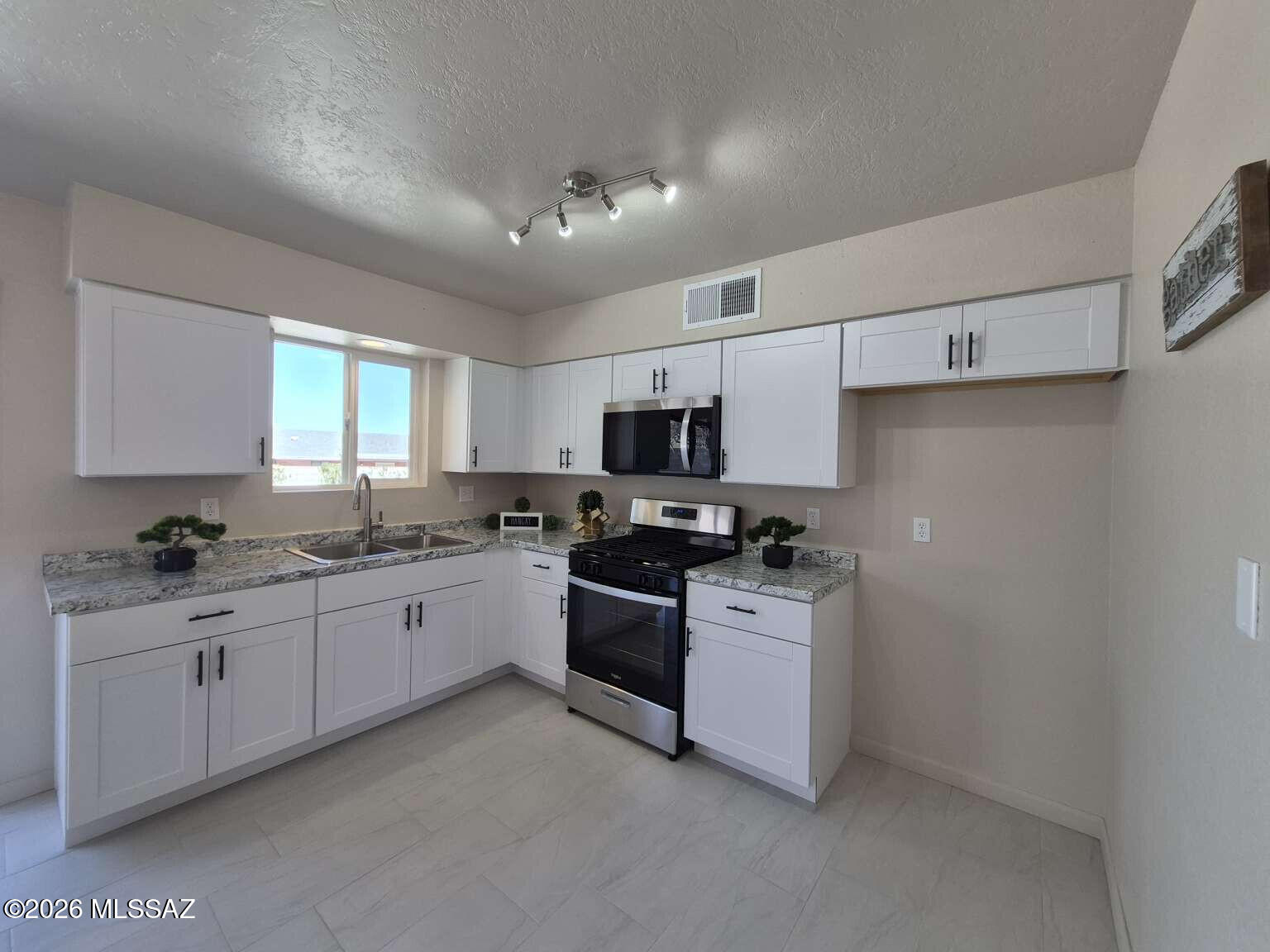428 Camino Agosto Rio Rico, AZ 85648 - Photo 6 of 16 Gallery Image 6