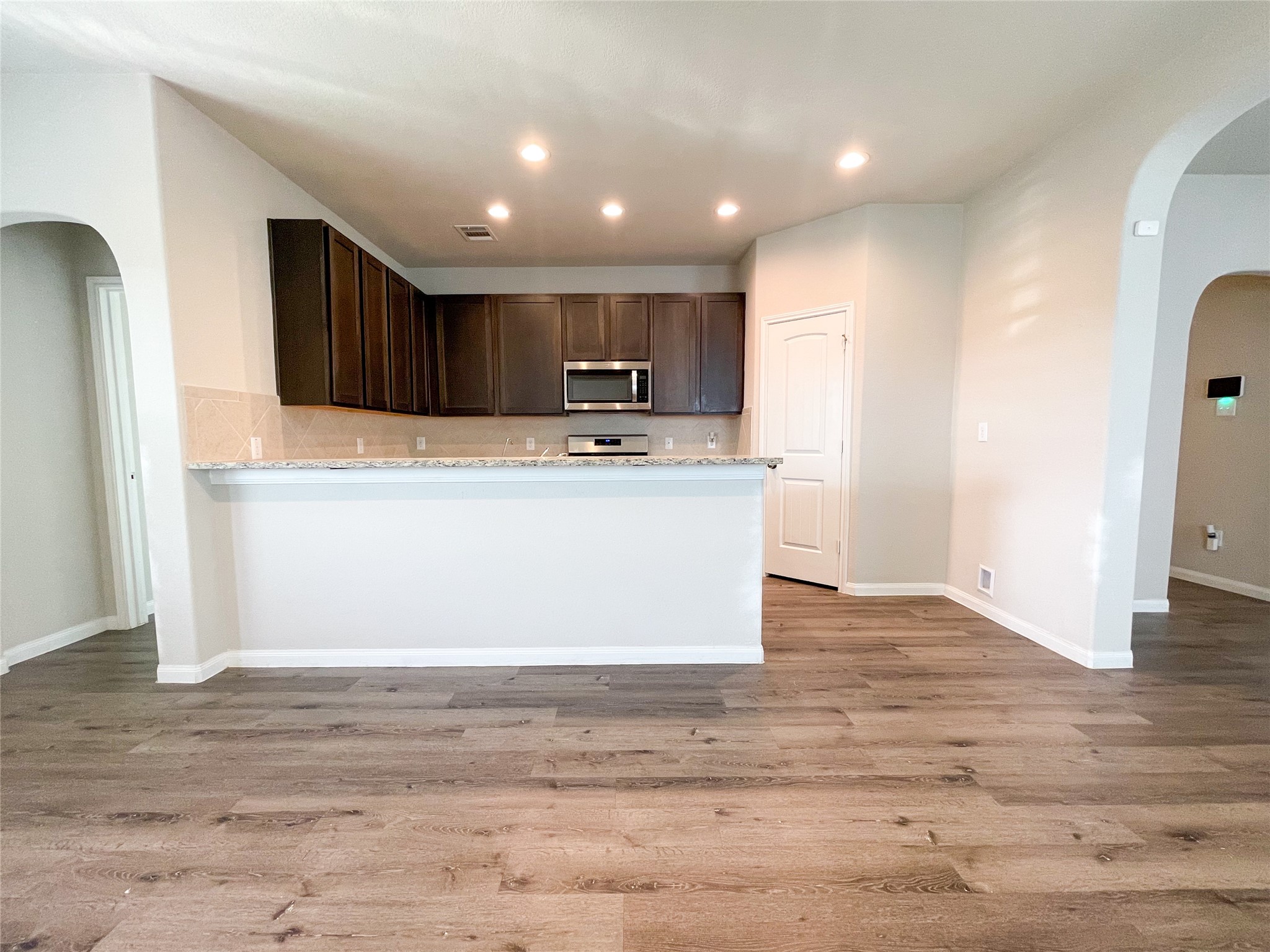 6515 James Michael Drive Rosharon, TX 77583 - Photo 5 of 26 Breakfast bar next to dining room