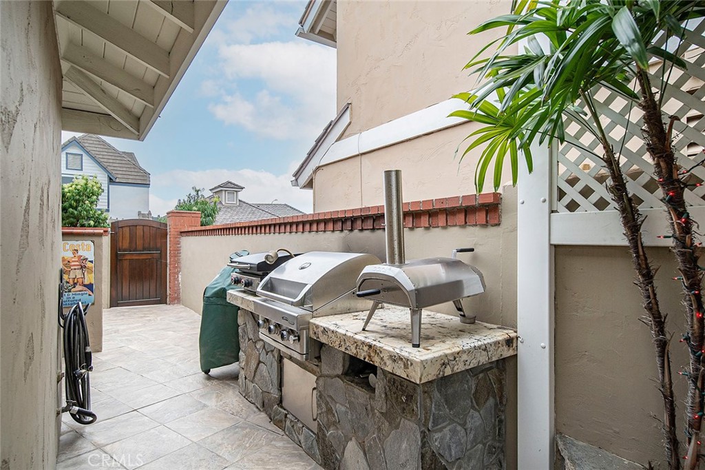 6250 Majorca Circle Long Beach, CA 90803 - Photo 14 of 35 a view of balcony with furniture