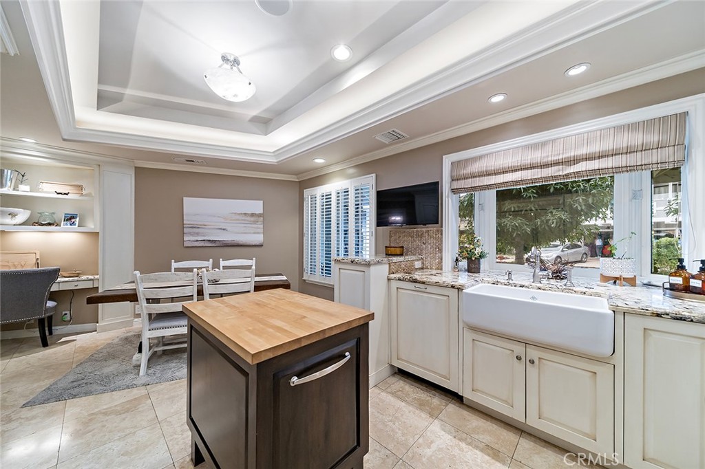 6250 Majorca Circle Long Beach, CA 90803 - Photo 22 of 35 a kitchen with a stove a sink and a refrigerator
