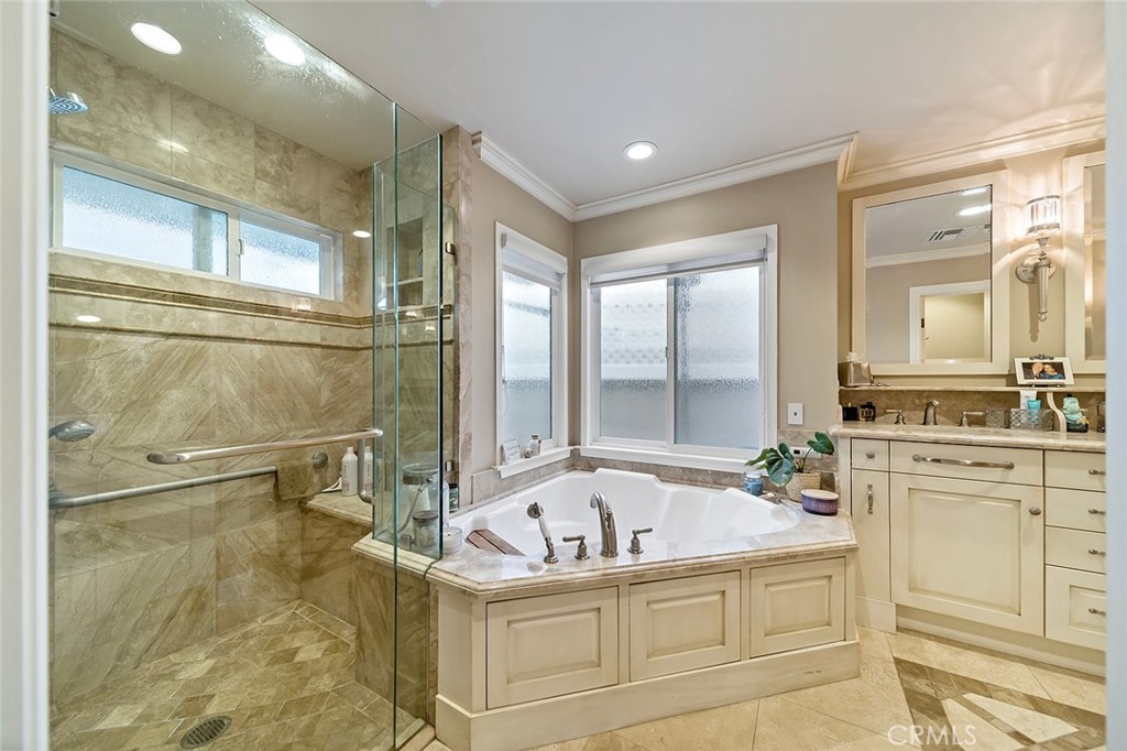 6250 Majorca Circle Long Beach, CA 90803 - Photo 28 of 35 a bathroom with a bathtub and a sink