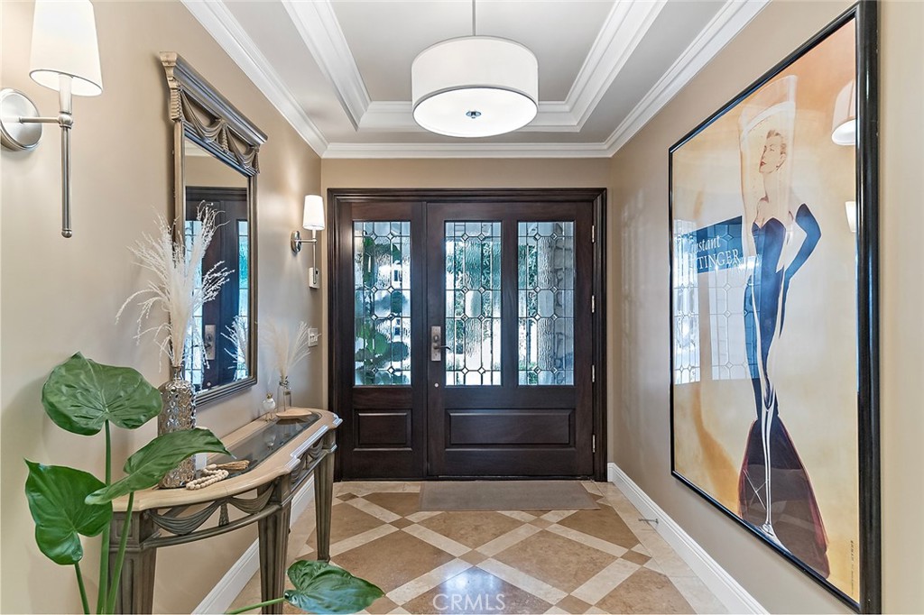 6250 Majorca Circle Long Beach, CA 90803 - Photo 3 of 35 a living room with furniture and a window
