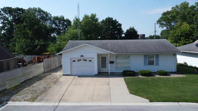 $99,900 | 100 West Herron Court, Watseka, IL 60970