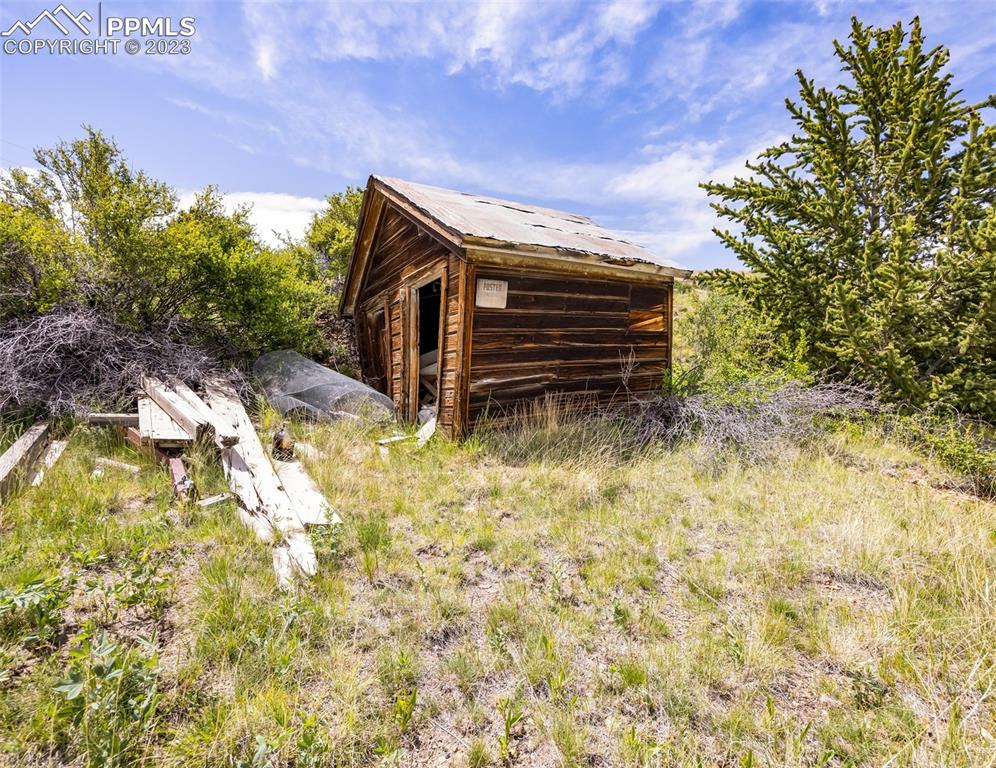 2 County Road 81 Victor, CO 80860 - Photo 28 of 28 a backyard of a house