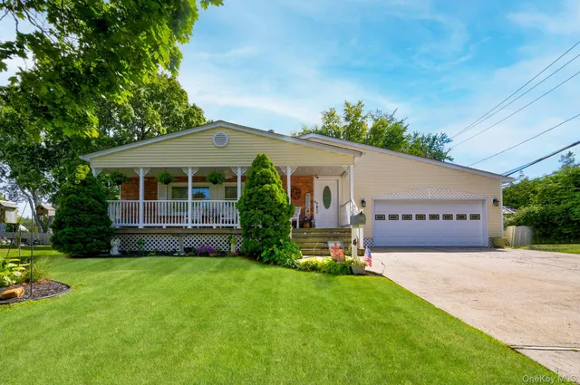 $829,900 | 4 East Hill Drive, Smithtown, NY 11787