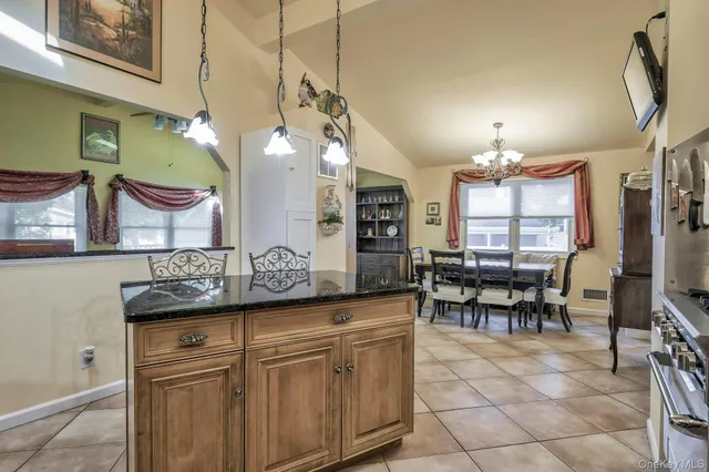 $829,900 | 4 East Hill Drive, Smithtown, NY 11787