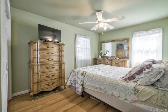 $829,900 | 4 East Hill Drive, Smithtown, NY 11787